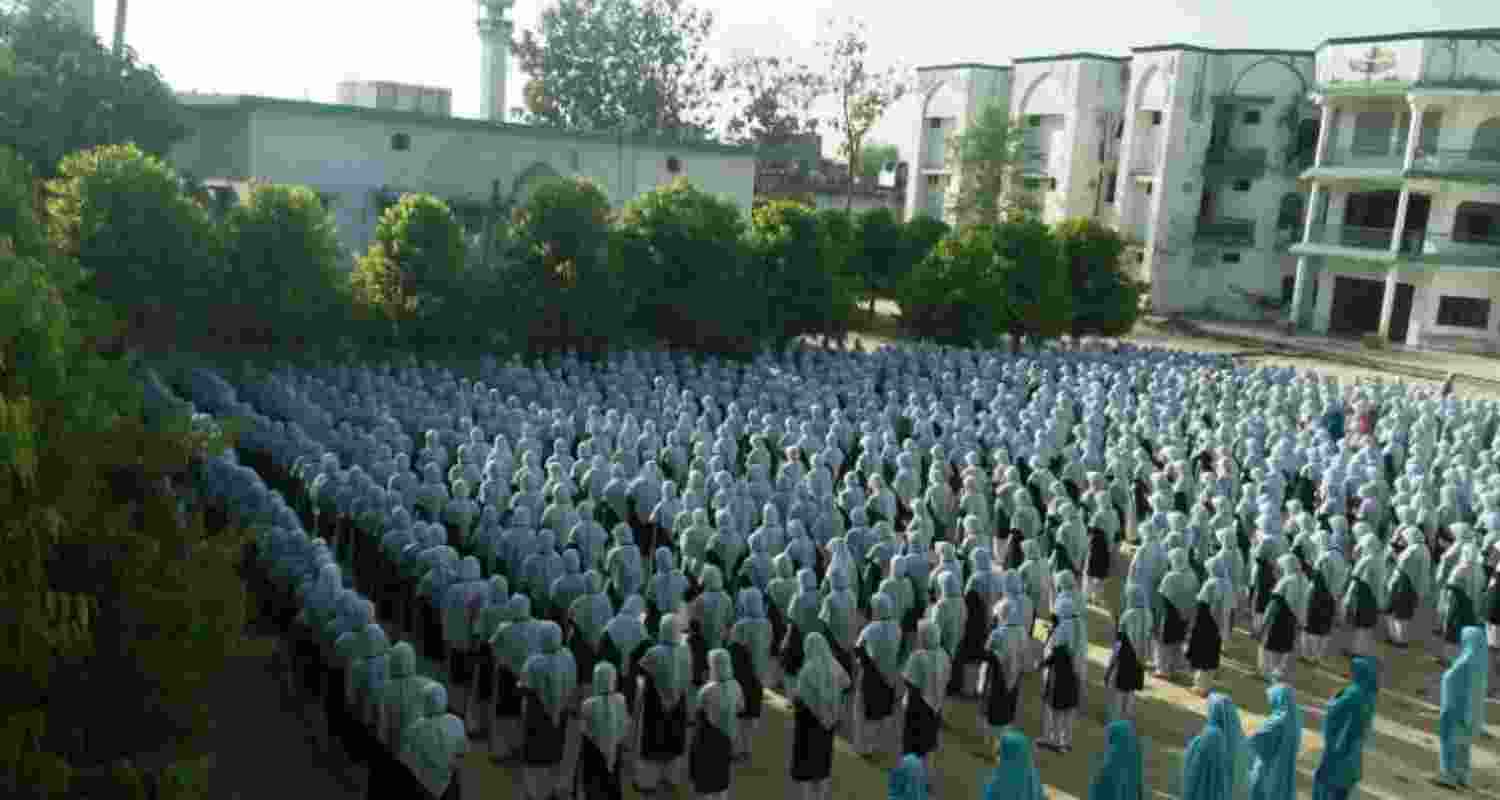 Women’s brigade Jamaat-ul-Mominaat begins recruitment in Pakistan.