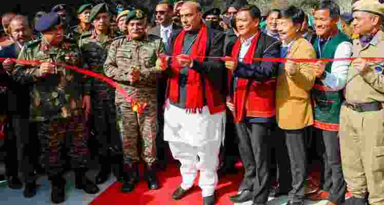 Raksha Mantri inaugurated 29 bridges and six roads constructed by BRO across seven states/UT at a cost of Rs.670 crore.