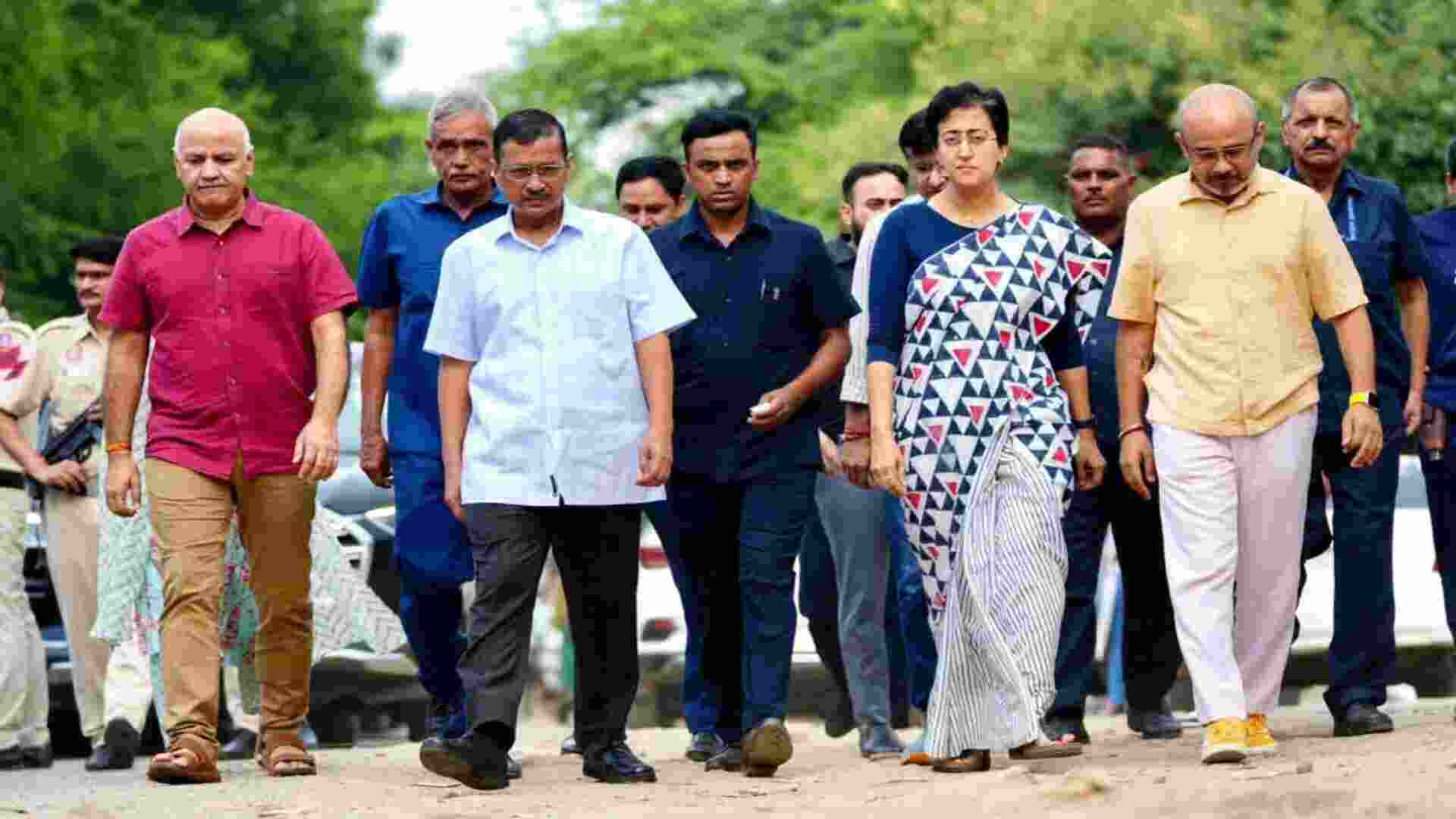 BJP's new 'charge': AAP purchased costly multiple mobile phones