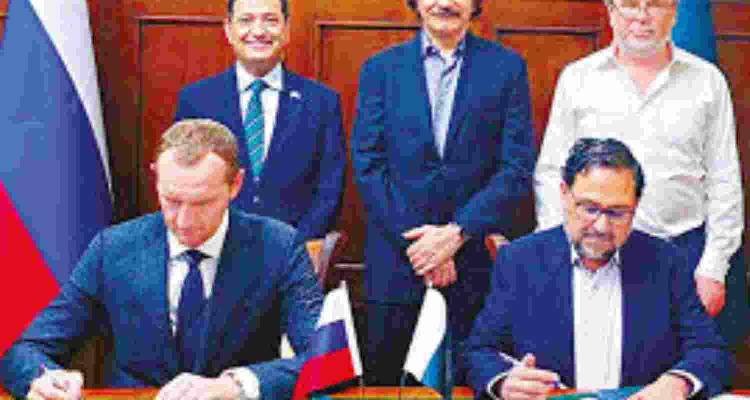 Director General of Industrial Engineering LLC Vadim Velichko (L) and Secretary, Ministry of Industries & Production, Pakistan, Saif Anjum inked an agreement to restore and modernise Pakistan Steel Mills (PSM) at the Embassy in Moscow on Friday