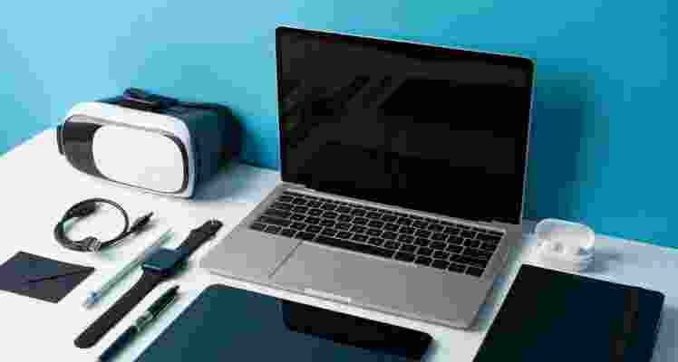 The govt has relaxed the norms of sifting IT hardware from special economic zones to domestic markets.