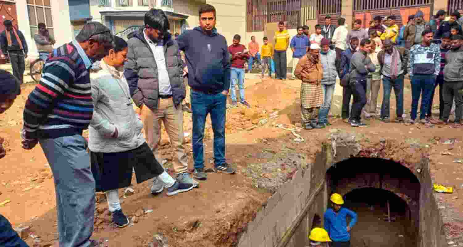 Excavation of 'Mrityu Kup' begins in UP's Sambhal