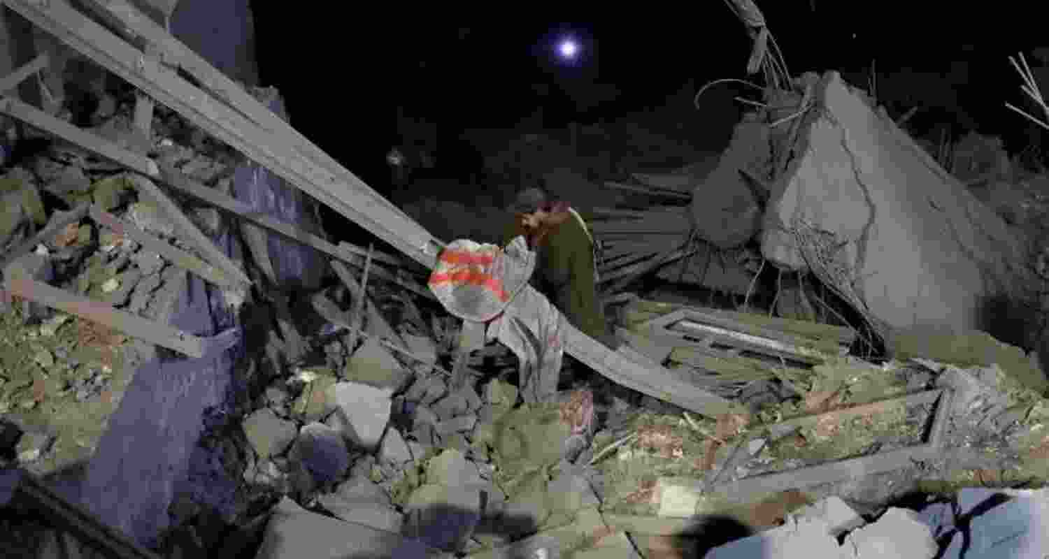 US air raids target Houthi strongholds in Yemen