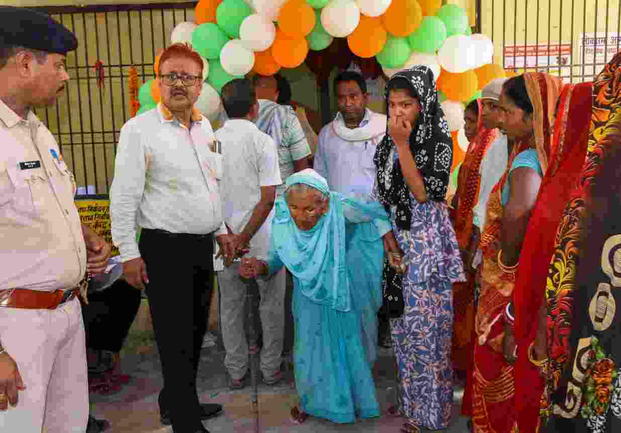 A voter turnout of 40.48 per cent was recorded in Vaishali, 38.89 per cent in Sheohar, 37.75 per cent in Paschim Champaran, 37.57 per cent in Purvi Champaran, 36.64 per cent in Valmiki Nagar, 34.75 per cent in Maharajganj, 34.65 per cent in Gopalganj and 31.59 per cent in Siwan till 1 pm.