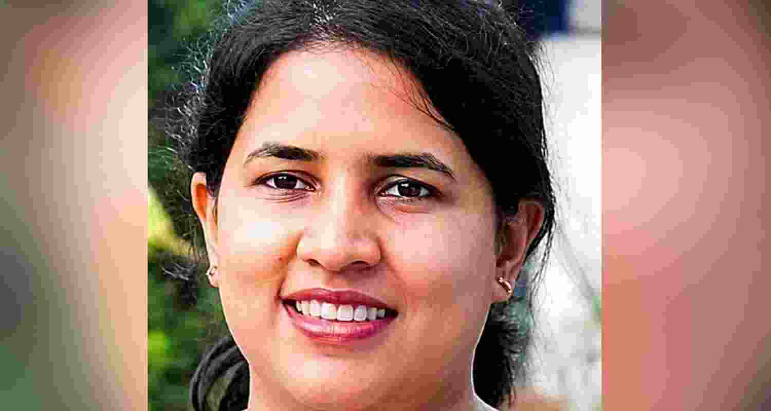 Veena T, daughter of Pinarayi Vijayan, appeared before the ED again in the CMRL-Exalogic case involving alleged payments of Rs 2.78 crore. Veena T, daughter of Pinarayi Vijayan, appeared before the ED again in the CMRL-Exalogic case involving alleged payments of Rs 2.78 crore.
