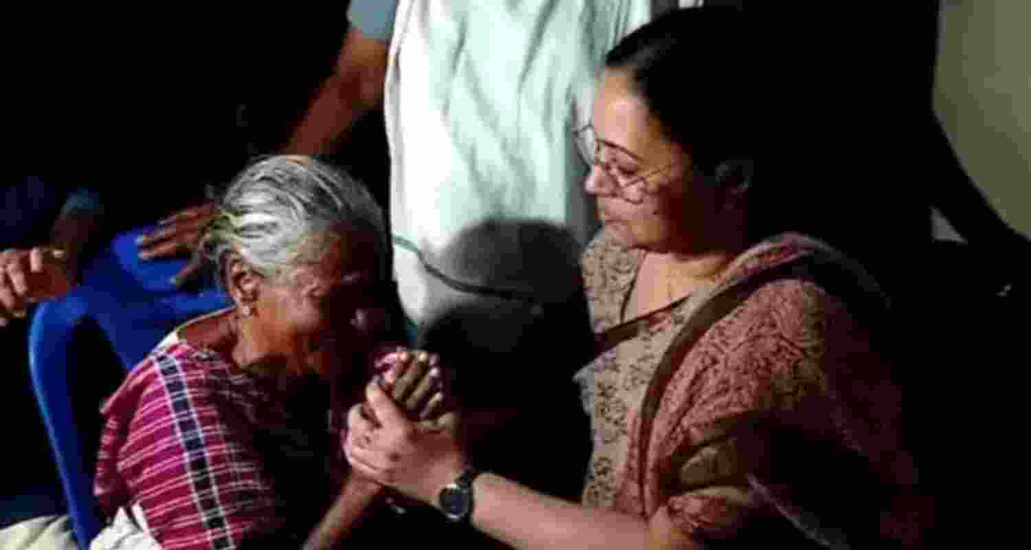 Kottayam hospital incident: Health Minister Veena George meets victim's kin