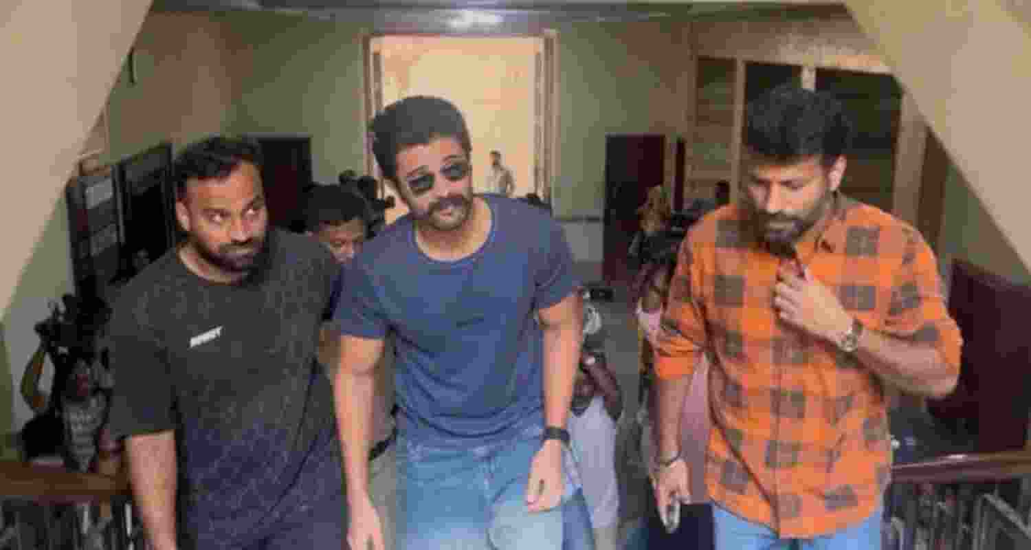 Vijay Deverakonda appears before probe agency in betting case