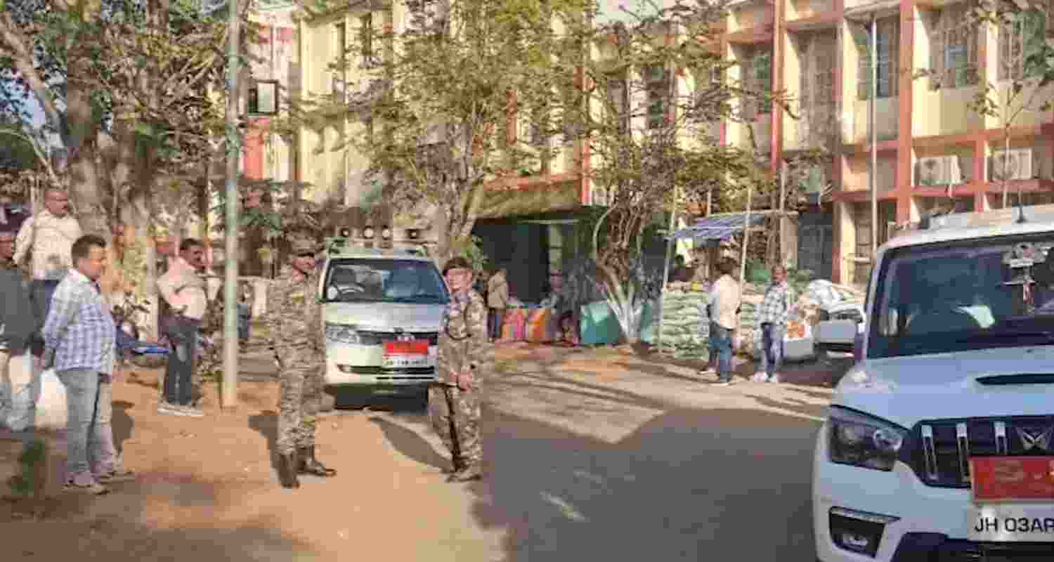 Vote counting for the Latehar Nagar Panchayat election going on at Polytechnic College, Latehar. 