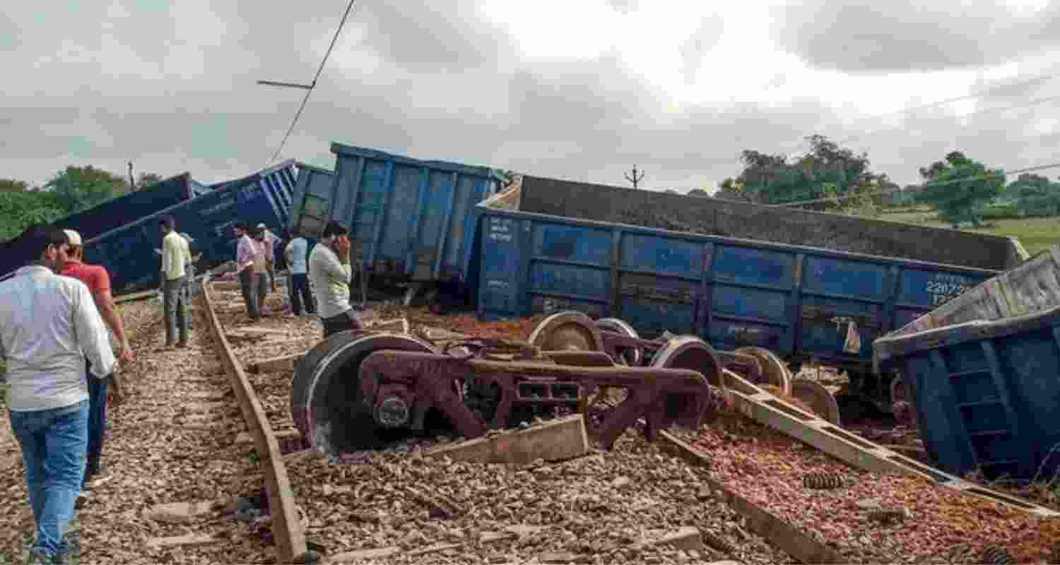 Officials noted that the derailment of a single wagon led to approximately 37 subsequent wagons coming off the tracks in succession. 