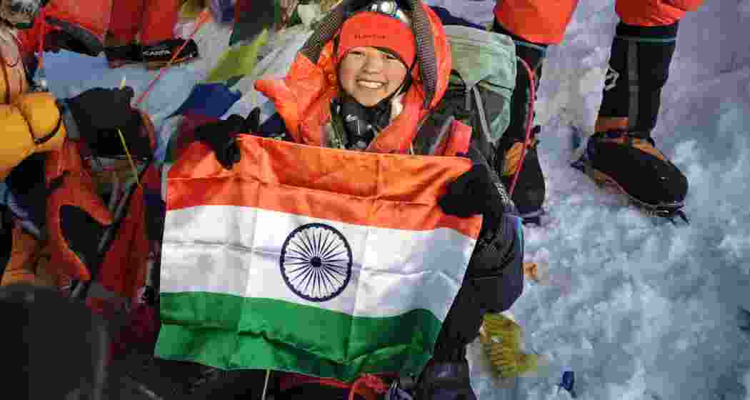 Rifiness Warjri, a 20-year-old NCC cadet, became the youngest woman from Meghalaya to scale Mount Everest, marking a historic achievement for the hill state.