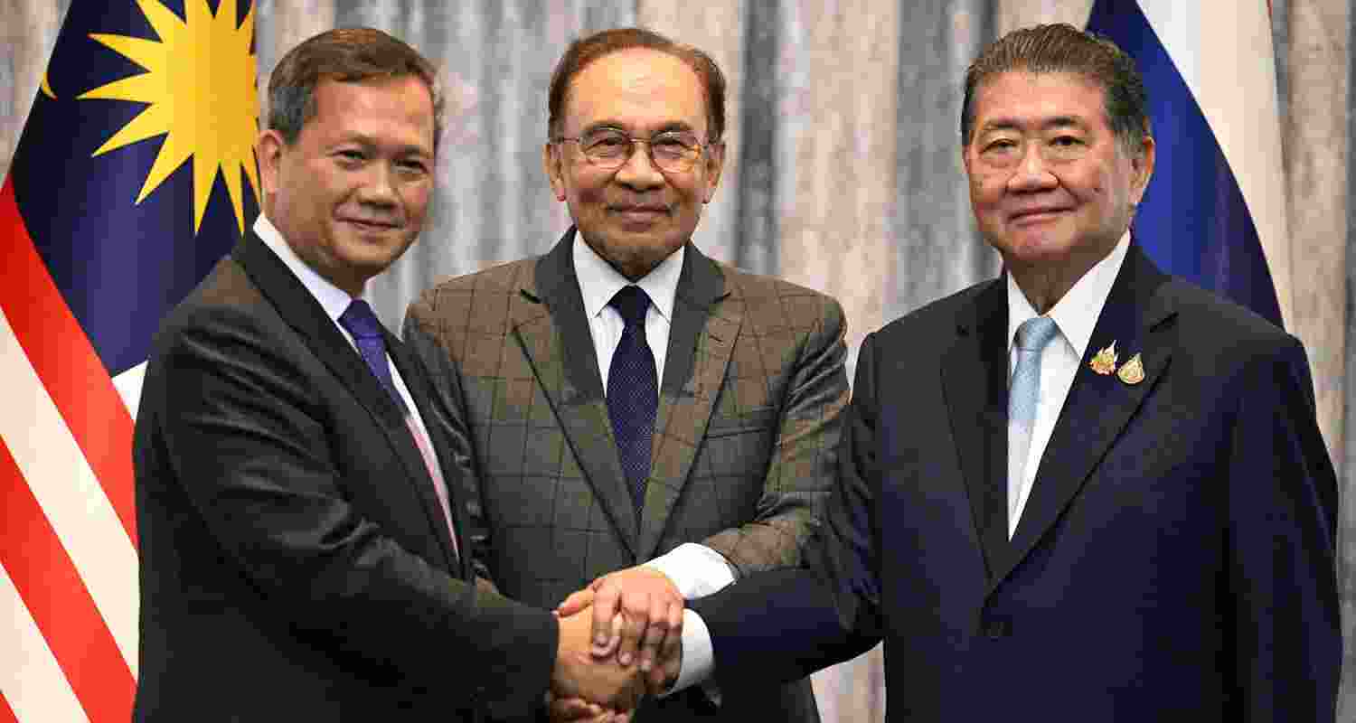  Cambodia's Prime Minister Hun Manet, Malaysia's Prime Minister Anwar Ibrahim and Thailand's acting Prime Minister Phumtham Wechayachai join hands