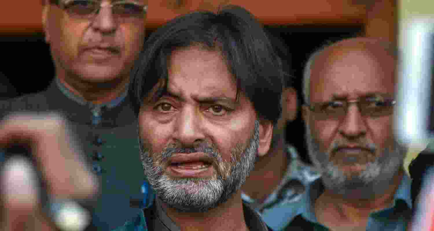 Separatist leader Yasin Malik being presented in court. File photo.