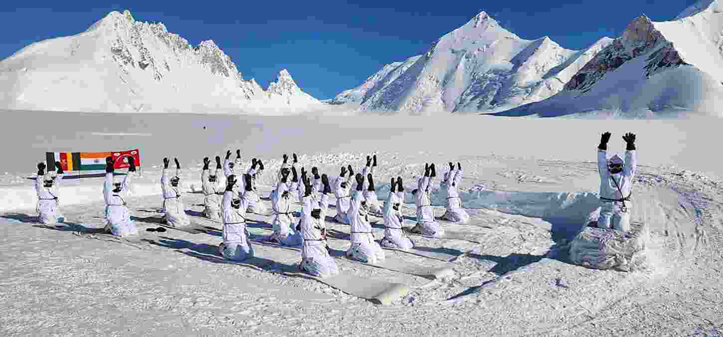 From the northern frontier to Eastern Ladakh, Army personnel participated enthusiastically in yoga sessions on International Yoga day. Also not to be left behind , ITBP personnel participated in their own yoga sessions from Ladakh in the north to Sikkim in the east.