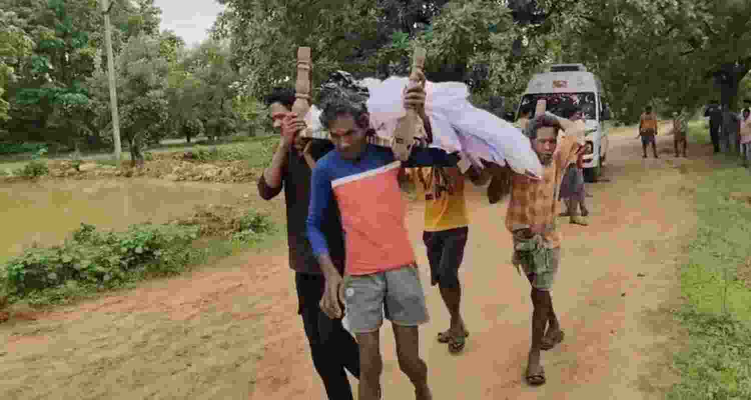 With no assistance forthcoming, the grieving family was forced to take the body from one hospital to another in search of a facility that could carry out the procedure.