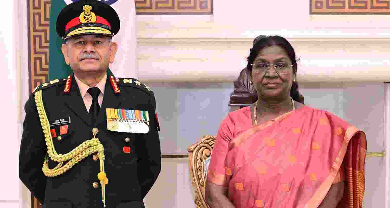 Indian Army Chief General Upendra Dwivedi met President Droupadi Murmu. Indian Army Chief General Upendra Dwivedi met President Droupadi Murmu.