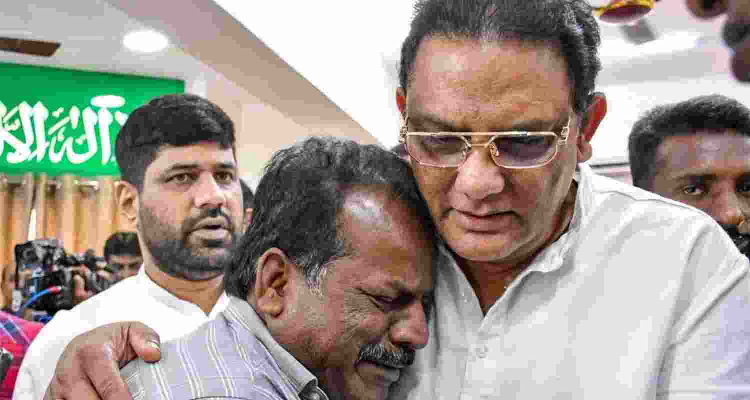 Azharuddin leads T'gana team to Madinah to aid Umrah victims’ kin Azharuddin leads T'gana team to Madinah to aid Umrah victims’ kin