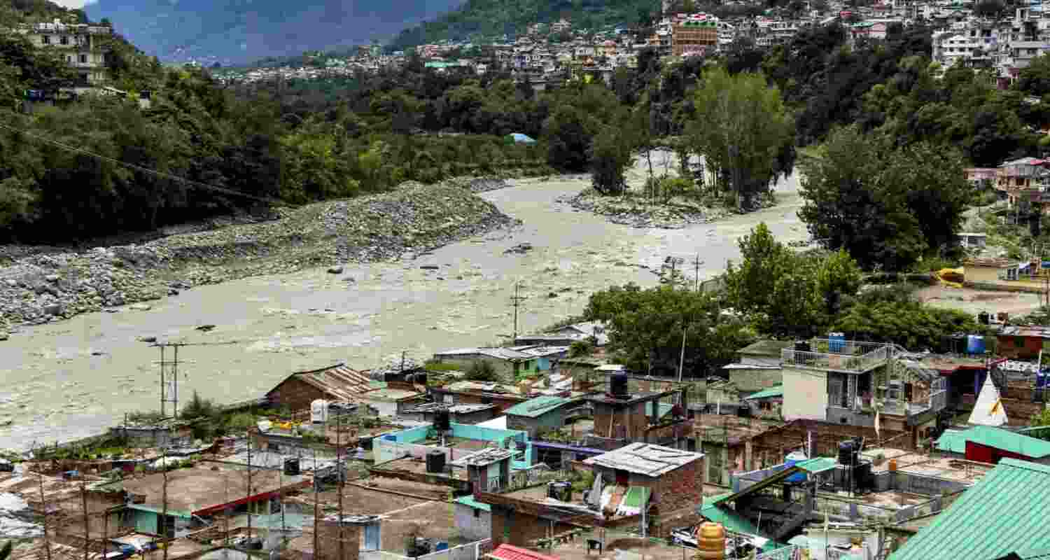 Beas River overflows in Mandi; red alert issued. Beas River overflows in Mandi; red alert issued.