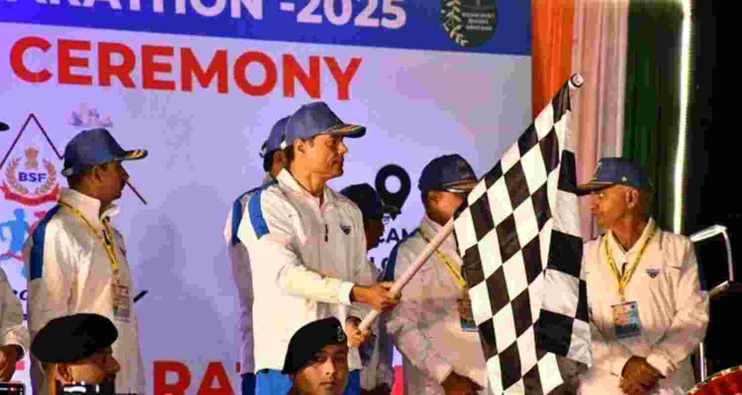 BSF DG Daljit Singh Chawdhary flagged off the Jammu Marathon. BSF DG Daljit Singh Chawdhary flagged off the Jammu Marathon.
