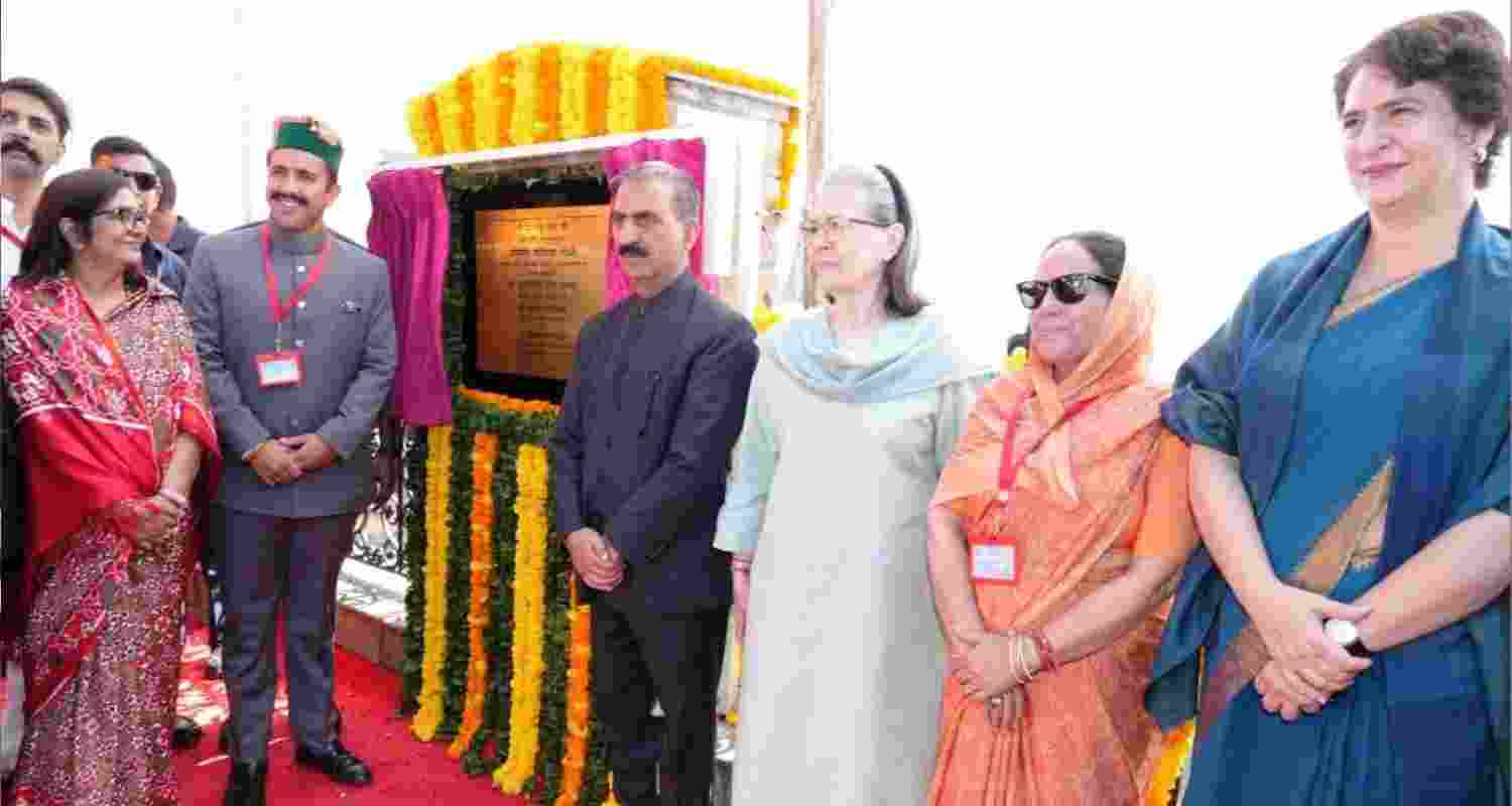 Sonia Gandhi, Priyanka Gandhi and other leaders during the unveiling of the statue of Virbhadra Singh in Shimla on Monday.  Sonia Gandhi, Priyanka Gandhi and other leaders during the unveiling of the statue of Virbhadra Singh in Shimla on Monday.
