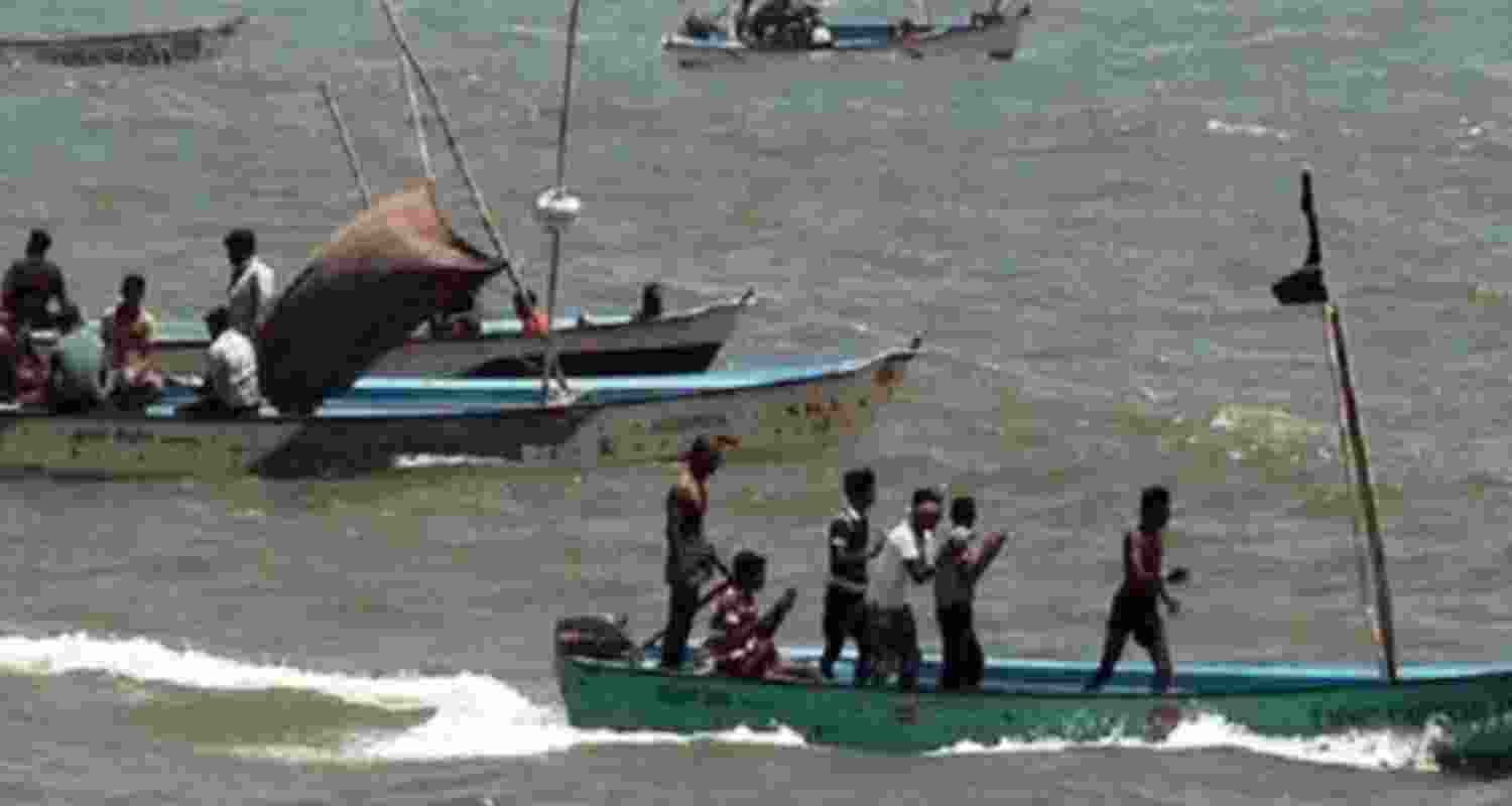 17 Tamil Nadu fishermen injured in attack by Sri Lankan pirates 17 Tamil Nadu fishermen injured in attack by Sri Lankan pirates
