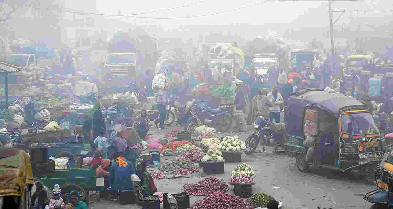 Last week, markets remained volatile and ended in negative territory with the BSE benchmark index declining by 444.71 points, or 0.51 per cent Last week, markets remained volatile and ended in negative territory with the BSE benchmark index declining by 444.71 points, or 0.51 per cent