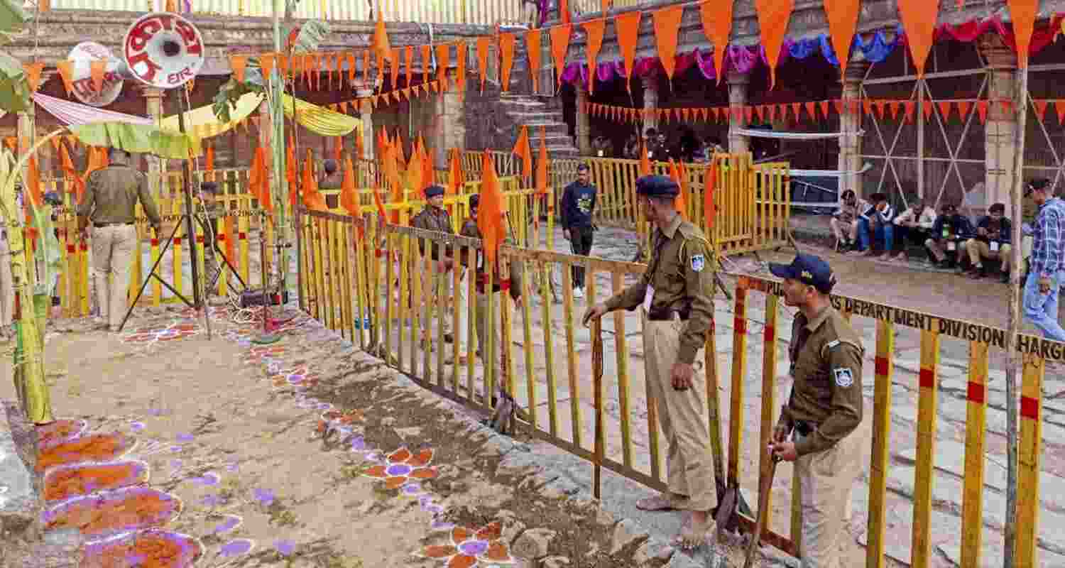 A heavy posse of police and paramilitary personnel was deployed in Dhar city and district A heavy posse of police and paramilitary personnel was deployed in Dhar city and district