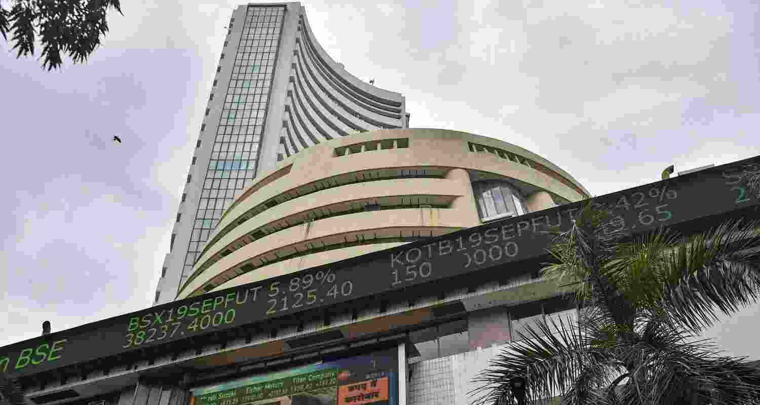 Foreign Institutional Investors (FIIs) offloaded equities worth ₹1,883.78 crore on Monday, according to exchange data Foreign Institutional Investors (FIIs) offloaded equities worth ₹1,883.78 crore on Monday, according to exchange data