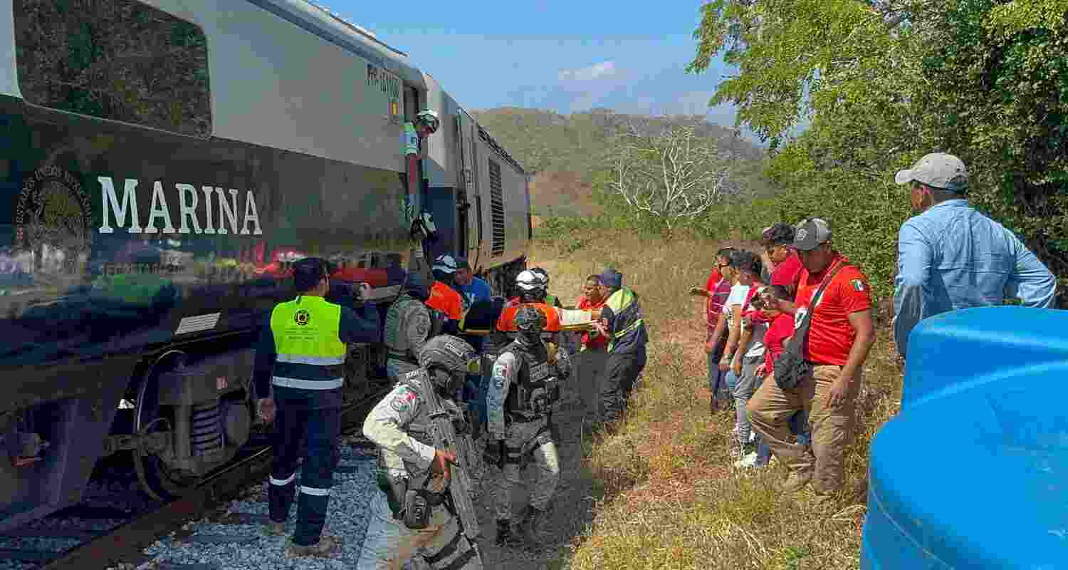 The Interoceanic train currently runs from the port of Salina Cruz on the Pacific Ocean to Coatzacoalcos, covering a distance of approximately 180 miles (290 kilometers). The Interoceanic train currently runs from the port of Salina Cruz on the Pacific Ocean to Coatzacoalcos, covering a distance of approximately 180 miles (290 kilometers).