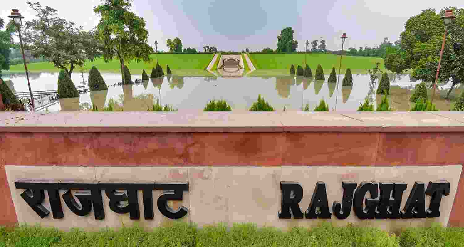 The police have advised commuters to plan their journeys accordingly and, wherever possible, use public transport to reduce congestion The police have advised commuters to plan their journeys accordingly and, wherever possible, use public transport to reduce congestion