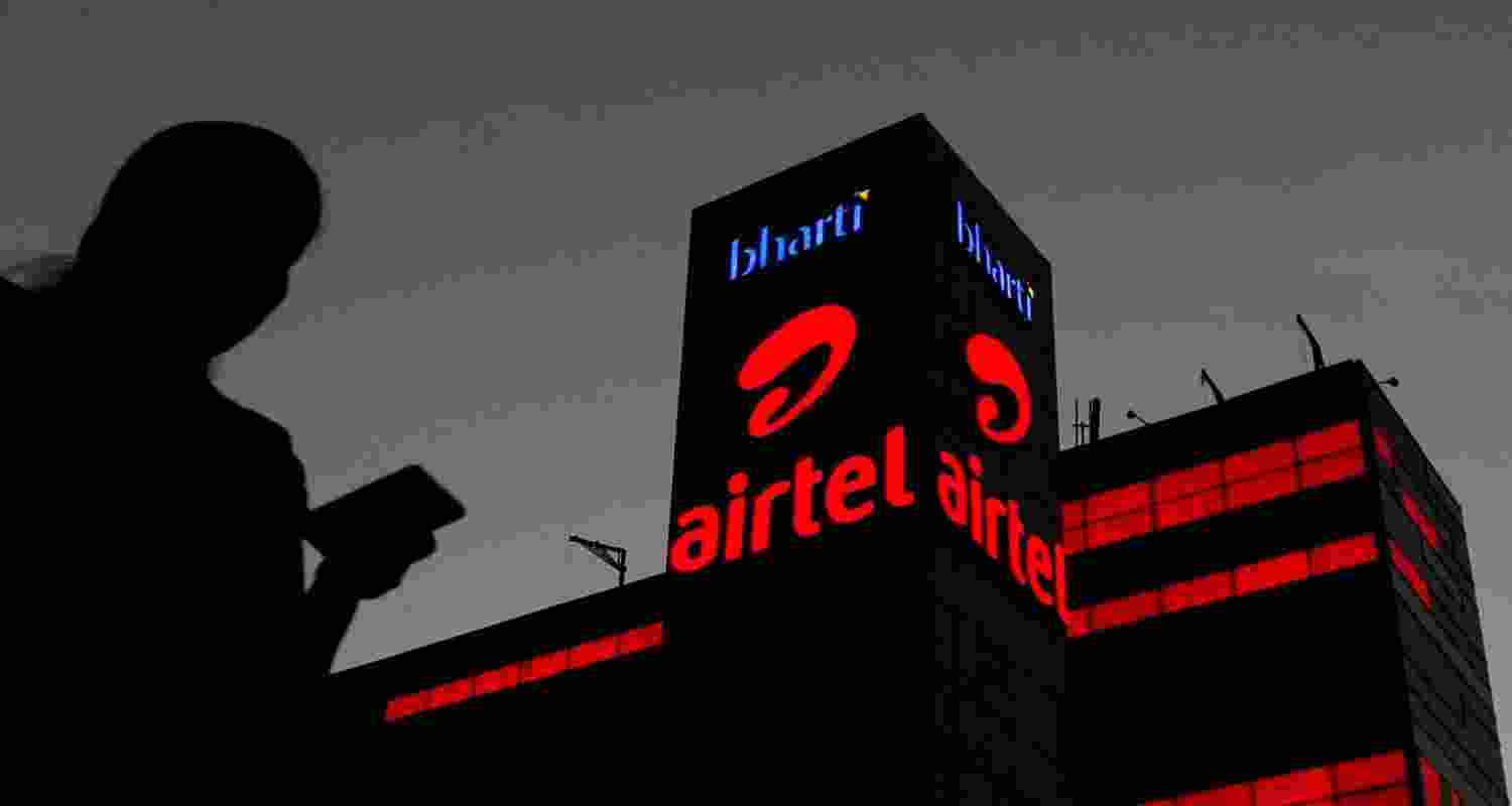 Reliance Industries Ltd’s market valuation jumped by ₹54,941.84 crore to ₹20,55,379.61 crore Reliance Industries Ltd’s market valuation jumped by ₹54,941.84 crore to ₹20,55,379.61 crore