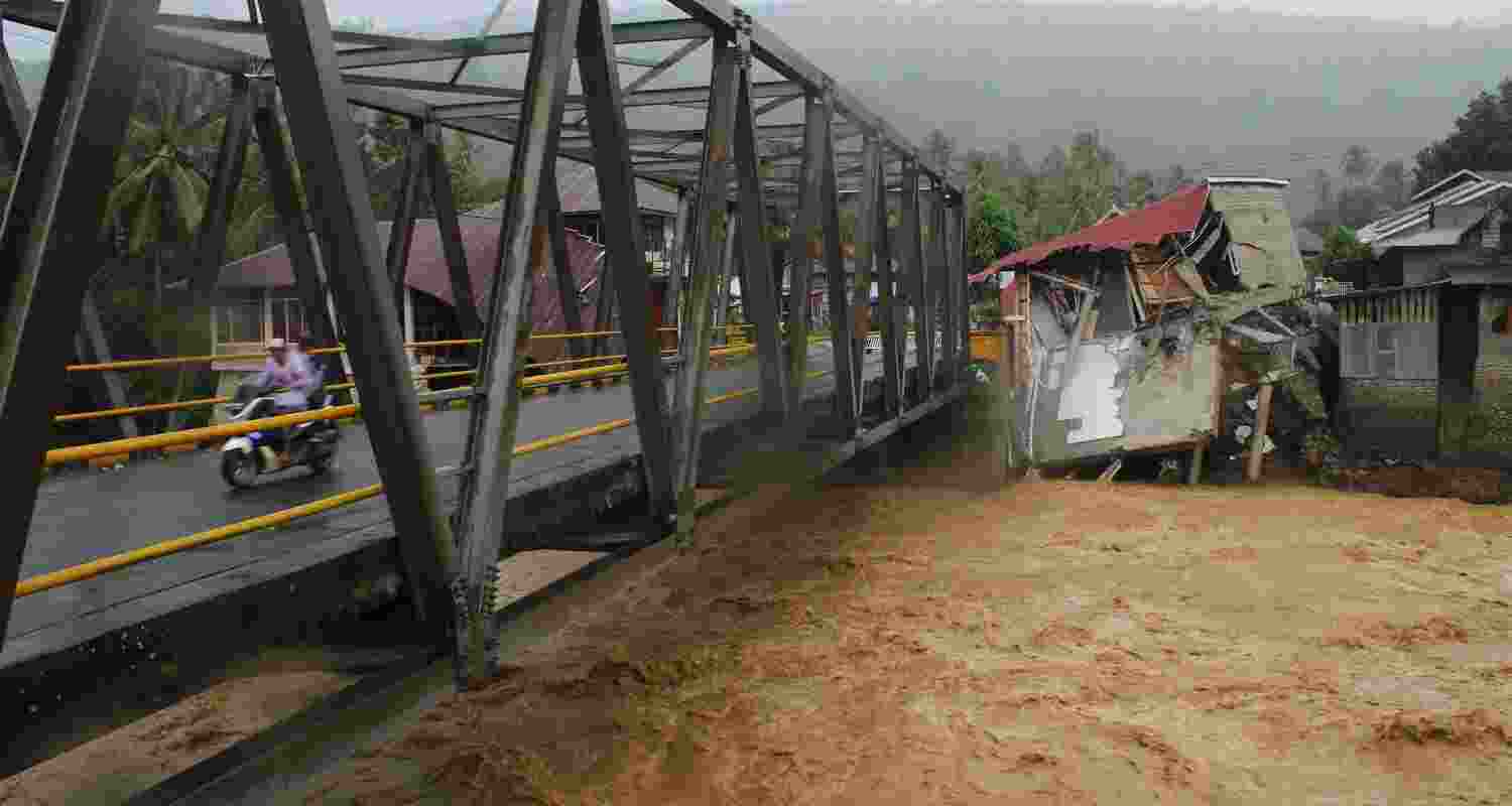 The worst affected area in the Sumatra region alone reported “55 deaths with 41 still missing” in the aftermath of the devastating floods, said the National Disaster Management Agency (BNPB). The worst affected area in the Sumatra region alone reported “55 deaths with 41 still missing” in the aftermath of the devastating floods, said the National Disaster Management Agency (BNPB).