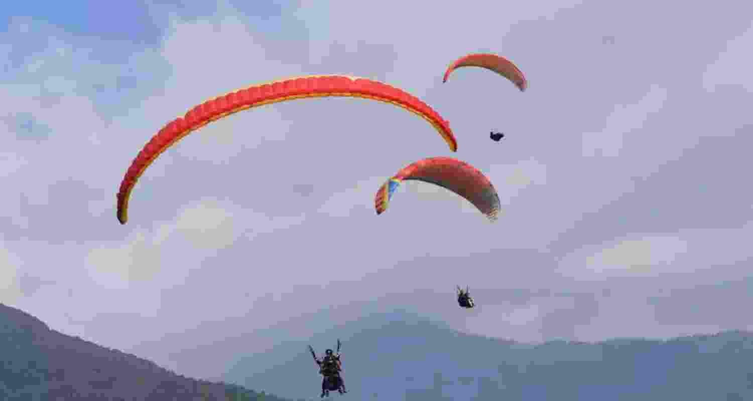 According to officials of the Bir Billing Paragliding Association, the paraglider developed a technical malfunction shortly after take-off, lost balance mid-air, and crashed near the road below the launch site According to officials of the Bir Billing Paragliding Association, the paraglider developed a technical malfunction shortly after take-off, lost balance mid-air, and crashed near the road below the launch site