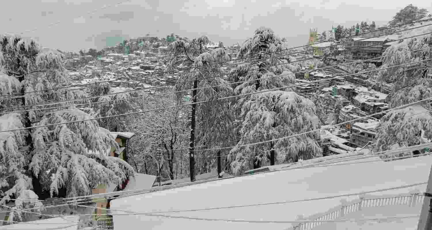 Heavy snowfall witnessed in Shimla on Friday. Heavy snowfall witnessed in Shimla on Friday.