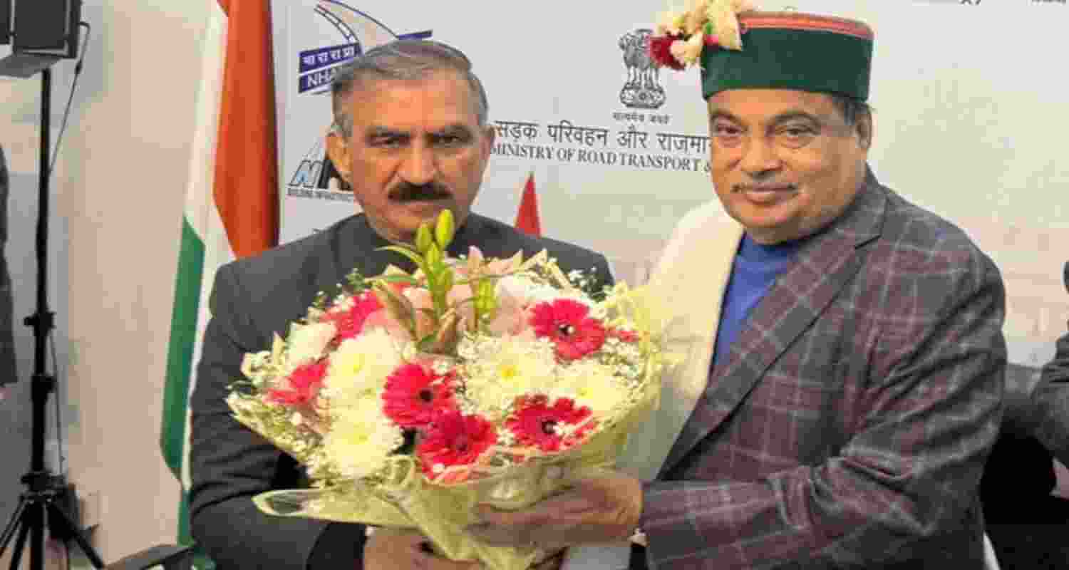Himachal Pradesh Chief Minister Sukhvinder Singh Sukhu on Tuesday met Union Road Transport and Highways Minister Nitin Gadkari..jpg Himachal Pradesh Chief Minister Sukhvinder Singh Sukhu on Tuesday met Union Road Transport and Highways Minister Nitin Gadkari..jpg