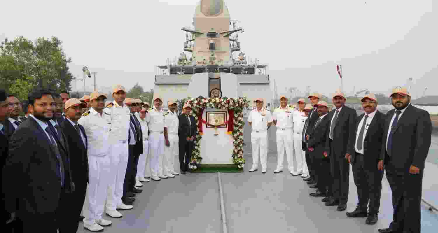 Indian Navy receives Taragiri, the fourth P17A Nilgiri-class stealth frigate built by MDL, featuring advanced weapons, sensors, and accelerated build timelines. Indian Navy receives Taragiri, the fourth P17A Nilgiri-class stealth frigate built by MDL, featuring advanced weapons, sensors, and accelerated build timelines.