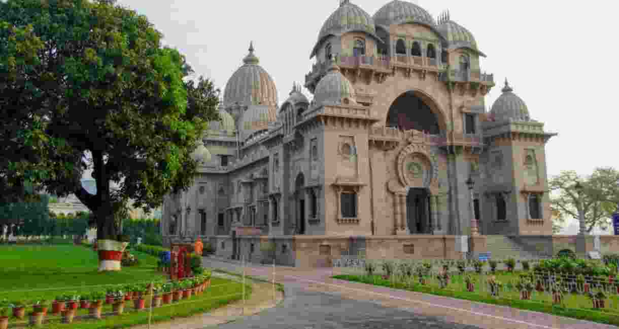 CM Mamata Banerjee and PM Modi get into a verbal spat. CM Mamata Banerjee and PM Modi get into a verbal spat.