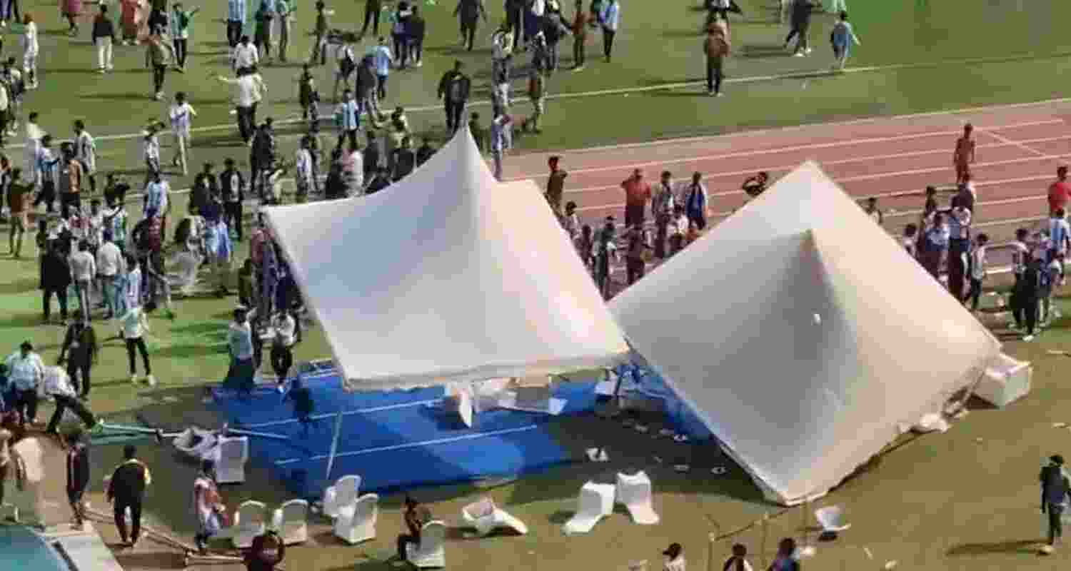 Fans run riot as Messi leaves Salt Lake Stadium early Fans run riot as Messi leaves Salt Lake Stadium early