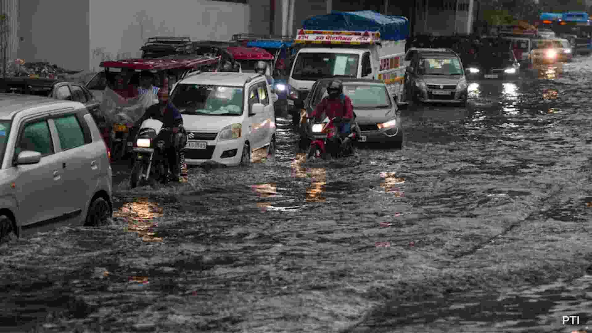 Delhi Water-logging: HC pulls up civic bodies for passing buck Delhi Water-logging: HC pulls up civic bodies for passing buck