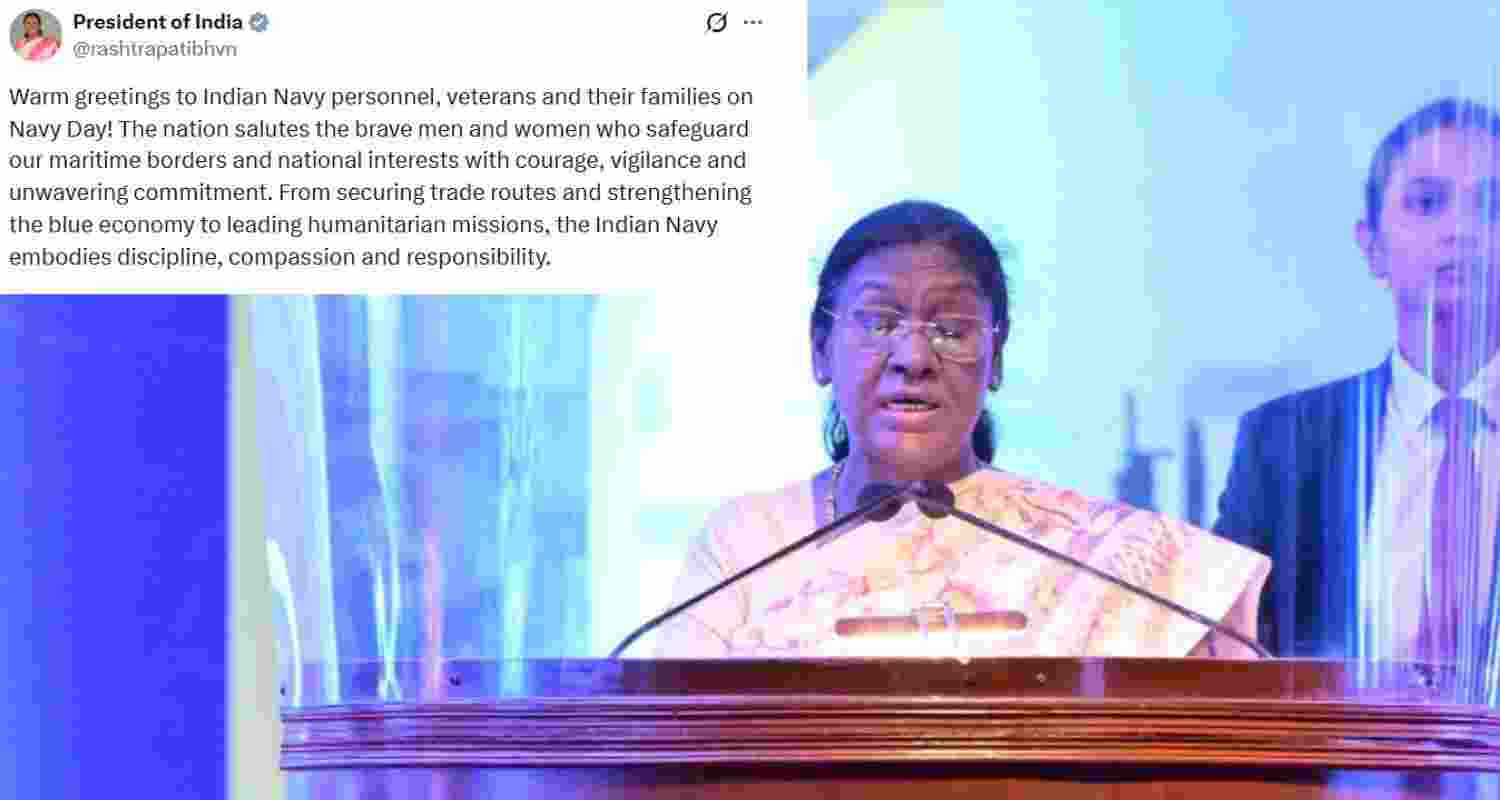 President Droupadi Murmu greets Navy personnel on Navy Day. President Droupadi Murmu greets Navy personnel on Navy Day.