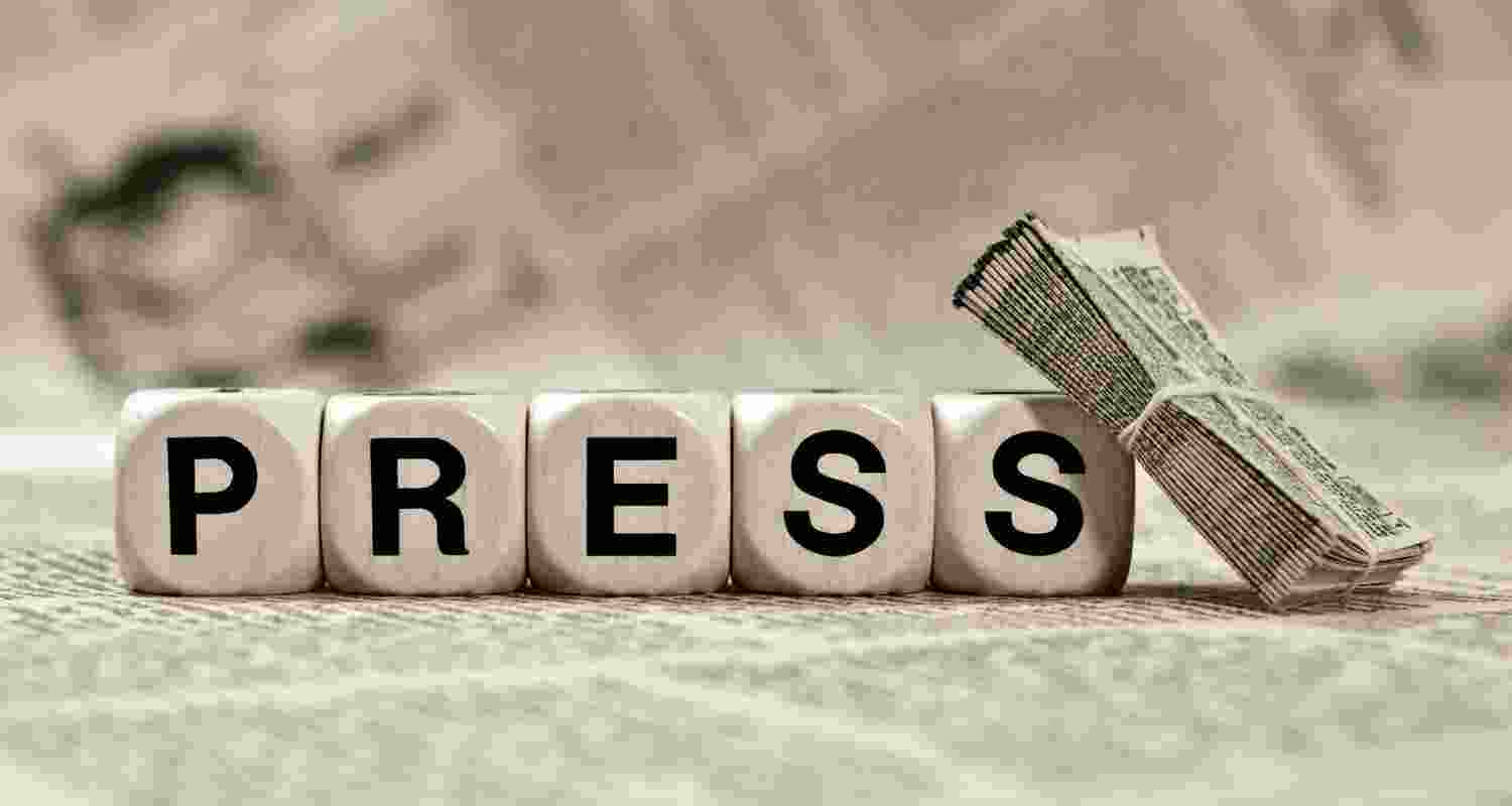 Police misbehave with Telugu woman journalist Police misbehave with Telugu woman journalist