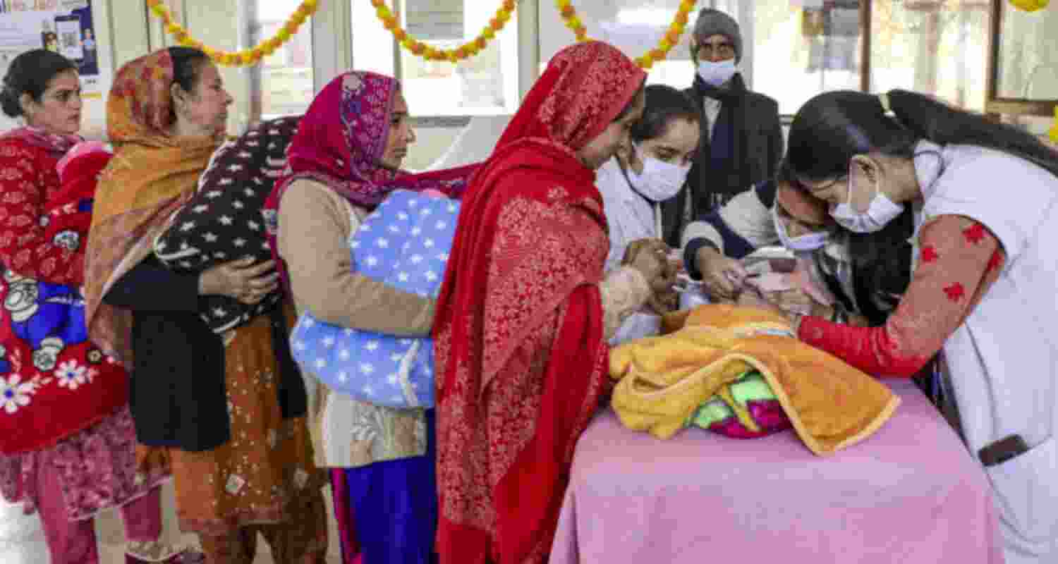 J&K carries out pulse polio drive, CM vows to make UT polio free J&K carries out pulse polio drive, CM vows to make UT polio free