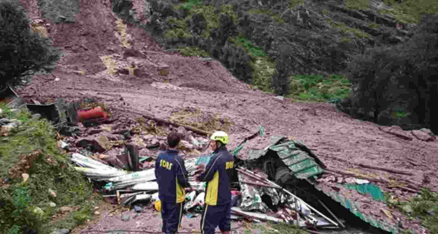 The pilgrimage to Kedarnath resumed on Saturday after being halted for a few days due to bad weather. The pilgrimage to Kedarnath resumed on Saturday after being halted for a few days due to bad weather.