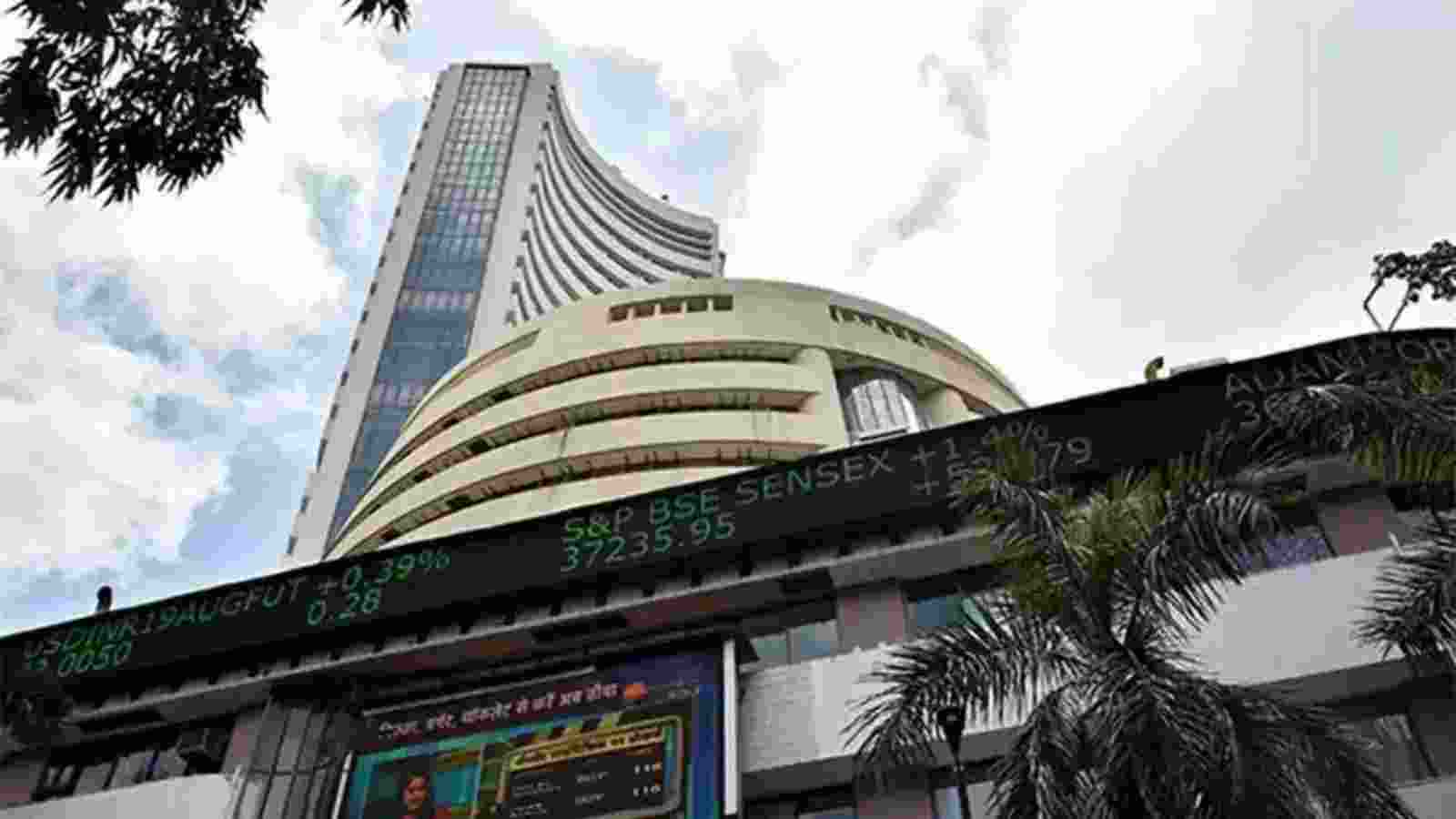 Sensex down 110pts, Nifty drops for 6th day on FII outflows Sensex down 110pts, Nifty drops for 6th day on FII outflows