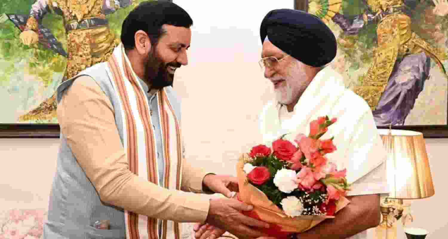 Haryana CM Nayab Singh Saini's meeting with Badal family member Bhupinder Singh Dhillon has sparked political speculation ahead of Punjab polls. Haryana CM Nayab Singh Saini's meeting with Badal family member Bhupinder Singh Dhillon has sparked political speculation ahead of Punjab polls.