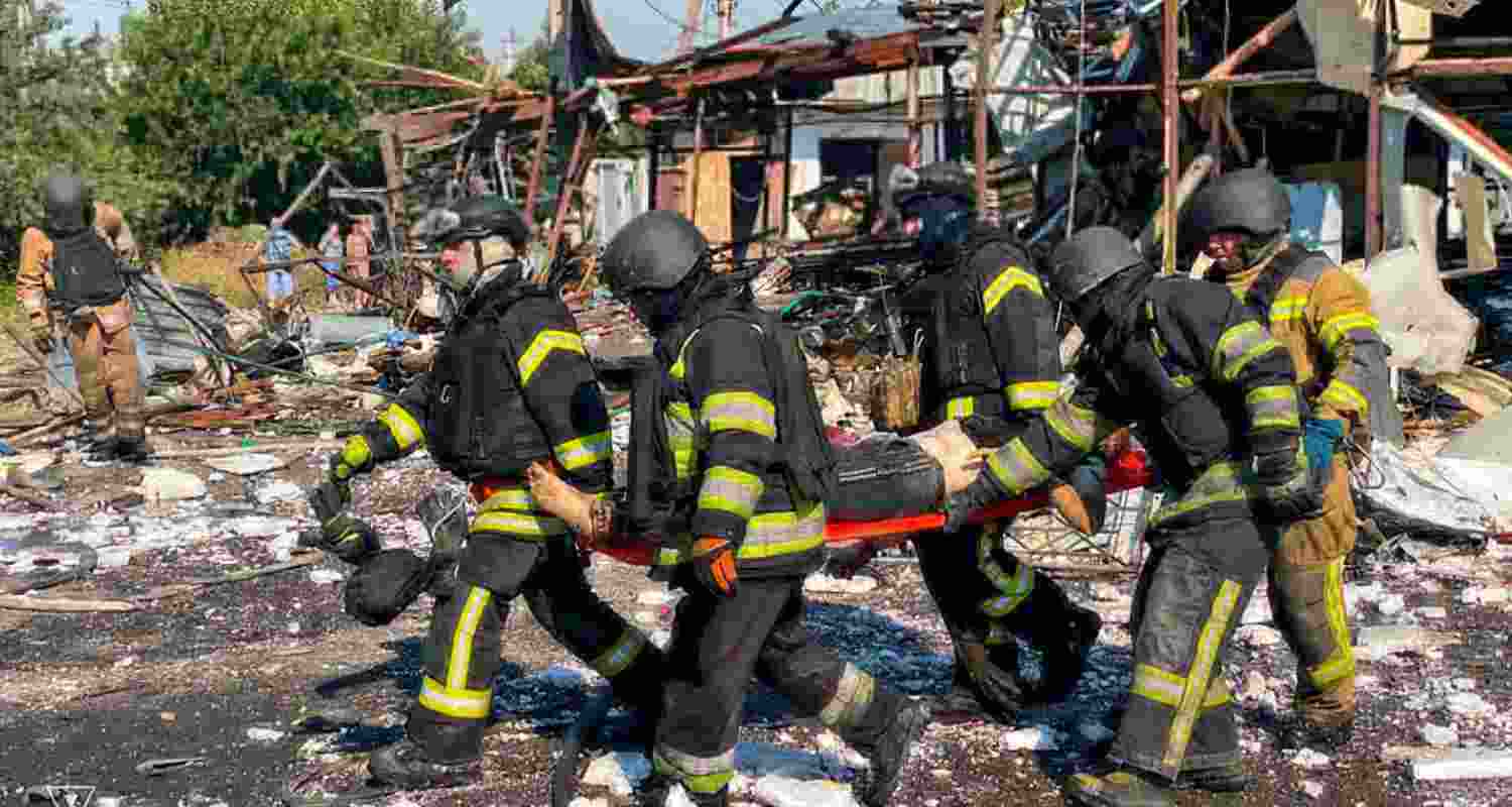Russia-Ukraine war: Zelenskyy says 10 people were killed in a Russian strike on a busy intersection in Ukraine's Kharkiv region. Russia-Ukraine war: Zelenskyy says 10 people were killed in a Russian strike on a busy intersection in Ukraine's Kharkiv region.