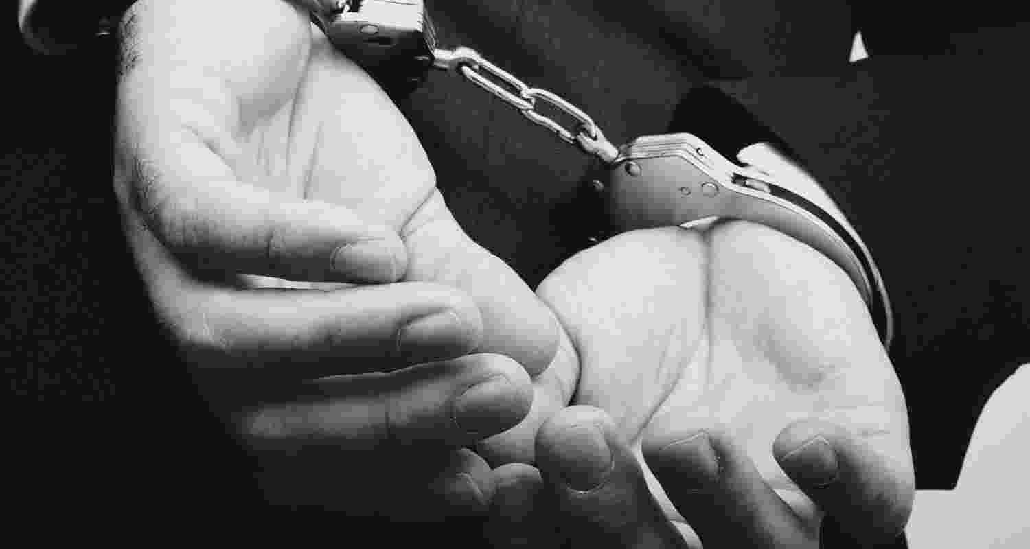Ghaziabad police arrest 3 more in Pakistan-linked espionage case, taking total to 21; NIA probes network using social media, minors for reconnaissance. Ghaziabad police arrest 3 more in Pakistan-linked espionage case, taking total to 21; NIA probes network using social media, minors for reconnaissance.