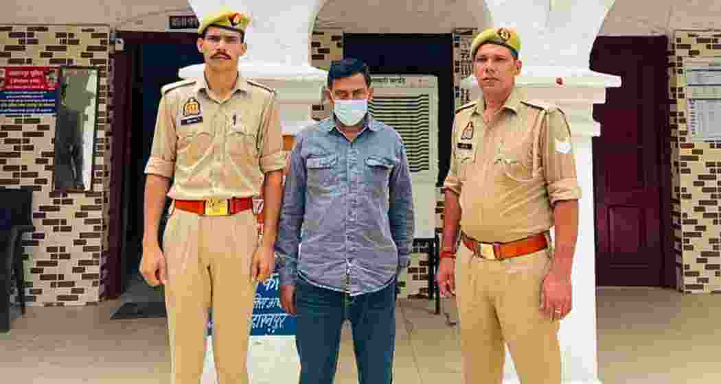 The Bangladeshi national (centre) wanted in a 2009 Foreigners Act case following his arrest by the ATS and Uttar Pradesh Police in Saharanpur. The Bangladeshi national (centre) wanted in a 2009 Foreigners Act case following his arrest by the ATS and Uttar Pradesh Police in Saharanpur.