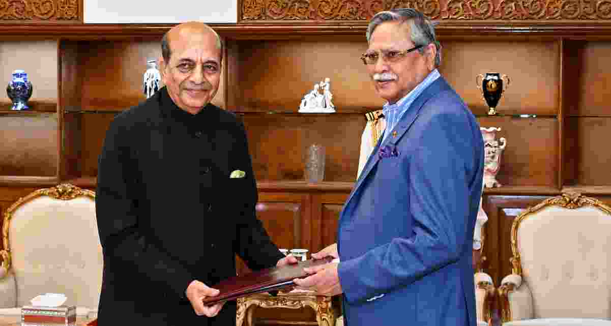 Indian High Commissioner Dinesh Trivedi presents a memorandum of understanding (MoU) related to visa facilitation to Bangladesh President Mohammed Shahabuddin during a ceremony at Bangabhaban in Dhaka. Indian High Commissioner Dinesh Trivedi presents a memorandum of understanding (MoU) related to visa facilitation to Bangladesh President Mohammed Shahabuddin during a ceremony at Bangabhaban in Dhaka.