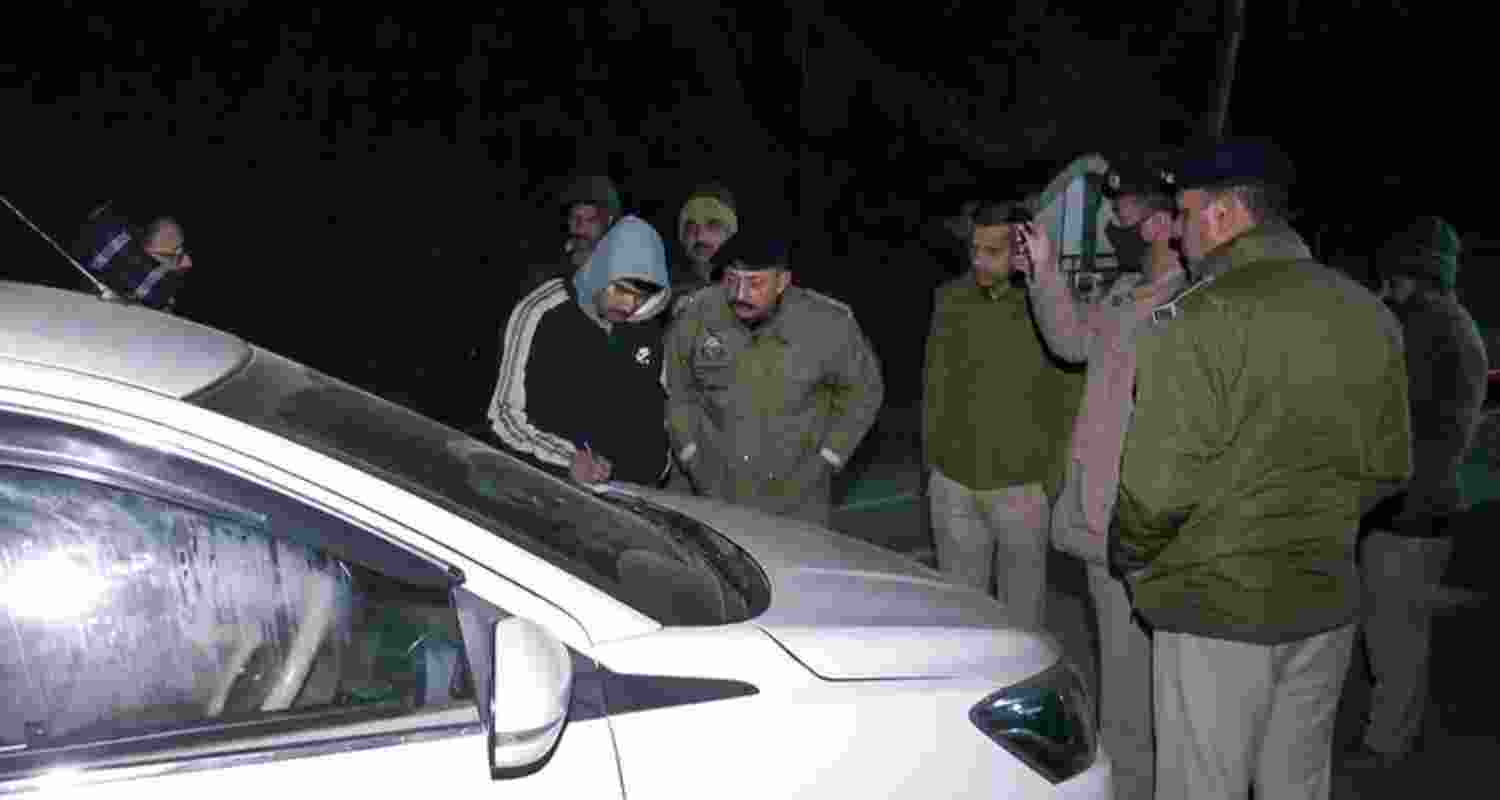 BJP and Congress trade charges over detention of Delhi Police personnel in Himachal. BJP and Congress trade charges over detention of Delhi Police personnel in Himachal.