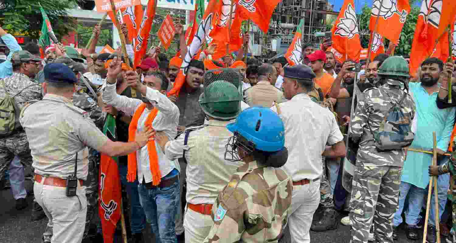 BJP and Congress workers clashed outside the Jharkhand Congress office in Ranchi during protests over alleged JPSC exam irregularities. BJP and Congress workers clashed outside the Jharkhand Congress office in Ranchi during protests over alleged JPSC exam irregularities.